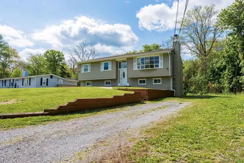 5 Idlewild Dr, Poughkeepsie, NY 12601