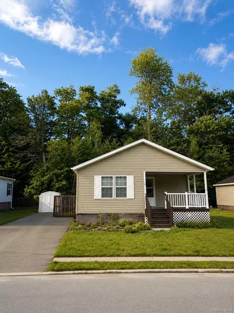 18 Forsythia Dr, Thompson, NY 12701