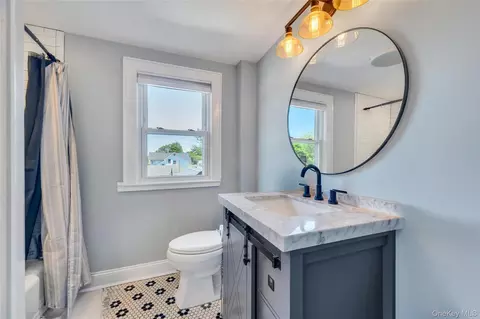 105 Maple Ave, Patchogue, NY 11772 photo 16