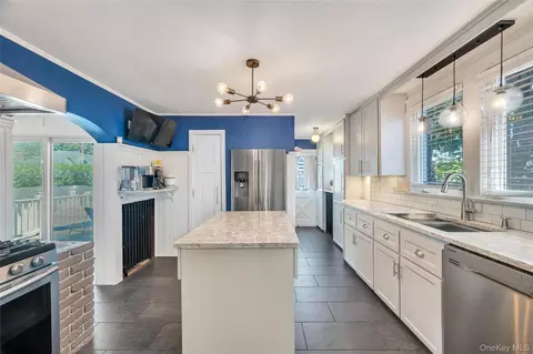 105 Maple Ave, Patchogue, NY 11772 photo 9