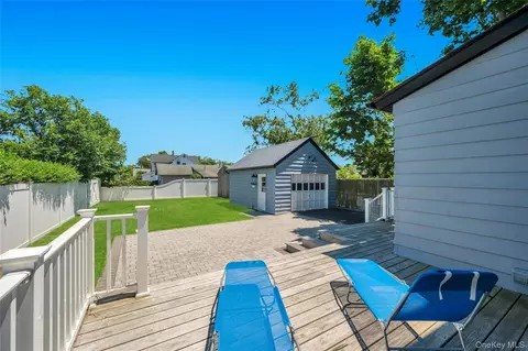 105 Maple Ave, Patchogue, NY 11772 photo 20
