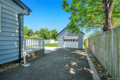 105 Maple Ave, Patchogue, NY 11772 photo 18