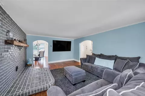 105 Maple Ave, Patchogue, NY 11772 photo 7