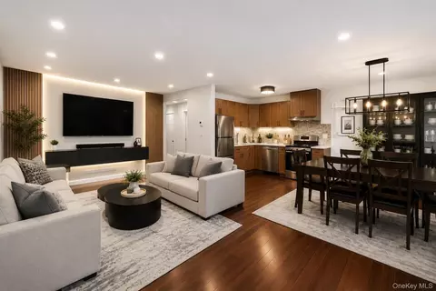 87-80 Little Neck Pkwy, New York, NY 11001