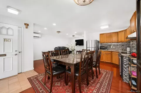 87-80 Little Neck Pkwy, New York, NY 11001
