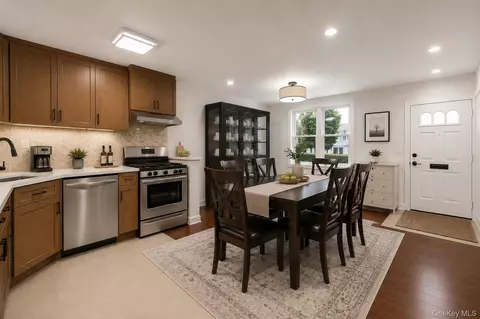 87-80 Little Neck Pkwy, New York, NY 11001