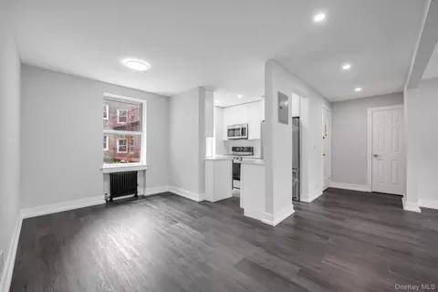 Living - 78-06 Main St #2L, Flushing, NY 11367 photo 1 of 2