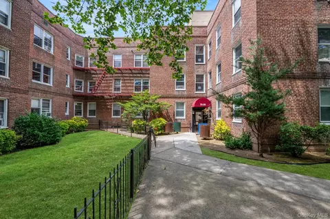 78-06 Main St #2L, Flushing, NY 11367