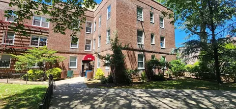 78-06 Main St #2L, Flushing, NY 11367