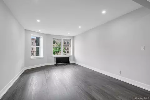 Living - 78-06 Main St #2L, Flushing, NY 11367 photo 2 of 2
