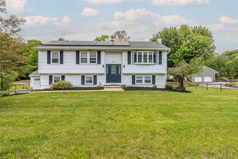 4 Russett Ln, Wappinger, NY 12590