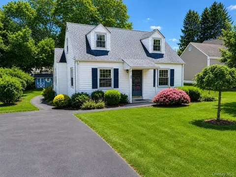 32 Hasbrouck Dr, Poughkeepsie, NY 12603