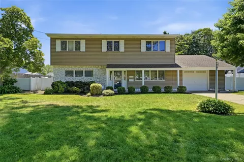 634 Morrison St, Babylon, NY 11702