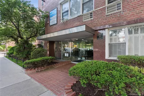71-40 112th St #106, Forest Hills, NY 11375