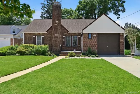 200 Edward Ct, West Hempstead, NY 11552