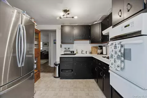 Kitchen - 37 Beck Ave, Rye, NY 10580 photo 1 of 4