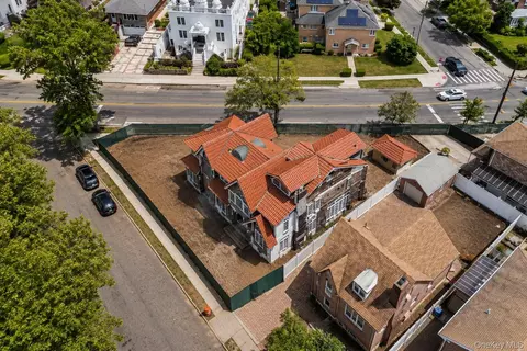172-28 83rd Ave, New York, NY 11432