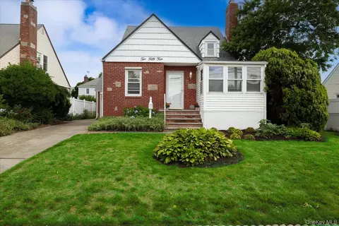 254 Merrifield Ave, Oceanside, NY 11572