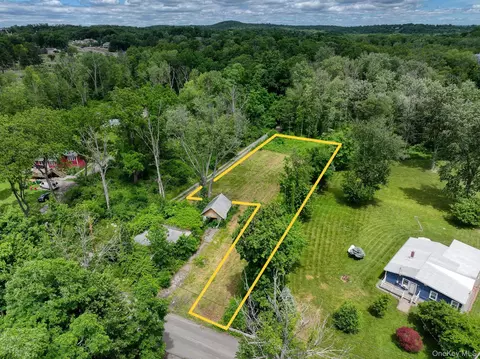 30 Givens Ln, Fishkill, NY 12524 photo 2