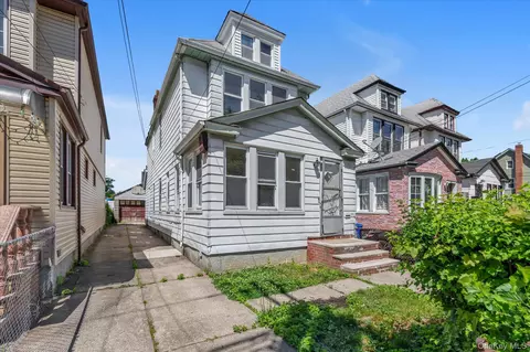11232 196th St, New York, NY 11412
