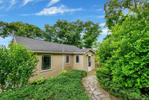 6 Deer Trl N, Greenwood Lake, NY 10925