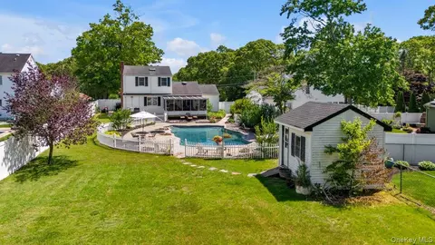 19 Laurelton Ave, Lake Grove, NY 11755