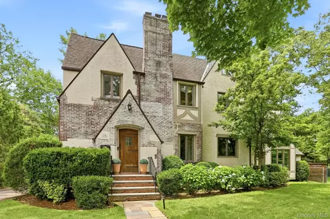 31 Dobbs Ter, Scarsdale, NY 10583