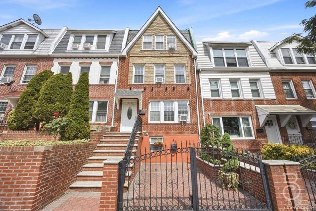 20-46 33rd St, Astoria, NY 11105