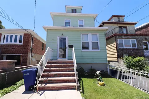 3232 Country Club Rd, New York, NY 10465