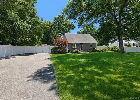348 Furrows Rd, Holbrook, NY 11741
