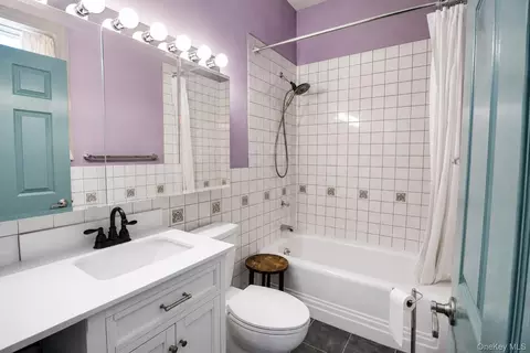 Bath - 200 Nelson Ave, Peekskill, NY 10566 photo 1 of 2