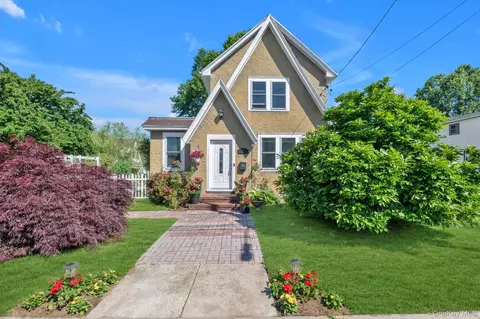 108 Memphis Ave, South Floral Park, NY 11001