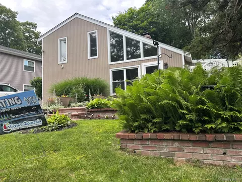 42 Bennett Ave, Huntington Station, NY 11746