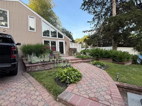 42 Bennett Ave, Huntington Station, NY 11746