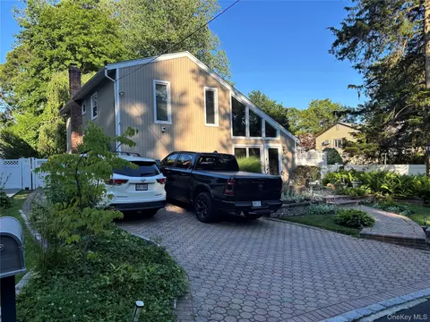 42 Bennett Ave, Huntington Station, NY 11746