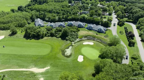 4004 The Fairway, Calverton, NY 11933