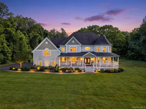 17 Coopers Ln, East Fishkill, NY 12533