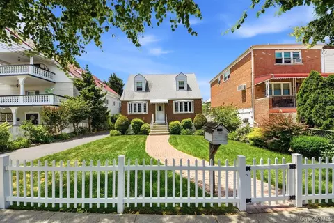 195 Graff Ave, New York, NY 10465