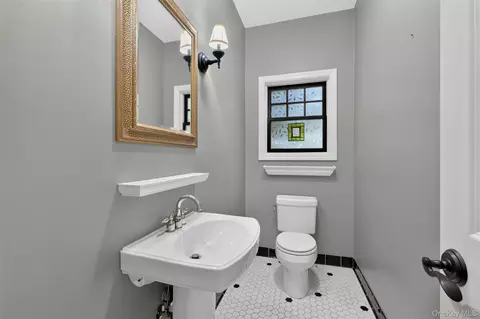 Bath - 708 Kossuth Pl, Peekskill, NY 10566 photo 1 of 3