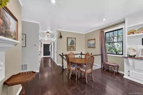 Entry Way - 708 Kossuth Pl, Peekskill, NY 10566 photo 1 of 4