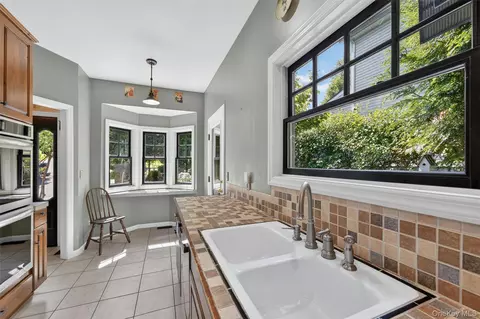 Kitchen - 708 Kossuth Pl, Peekskill, NY 10566 photo 4 of 5
