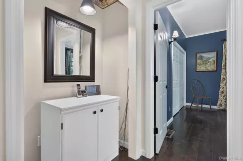 Entry Way - 708 Kossuth Pl, Peekskill, NY 10566 photo 4 of 4
