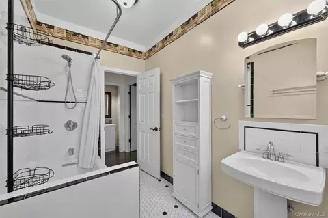 Bath - 708 Kossuth Pl, Peekskill, NY 10566 photo 3 of 3