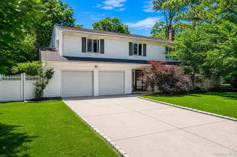 28 Artist Lake Blvd, Middle Island, NY 11953