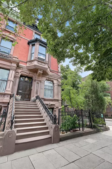 2099 5th Ave, New York, NY 10035