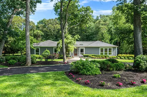 4 Durham Dr, Dix Hills, NY 11746