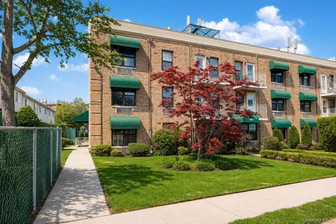 490 Clove Rd, Staten Island, NY 10310