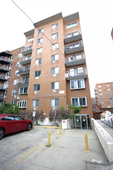 13987 35th Ave #3C, Flushing, NY 11354