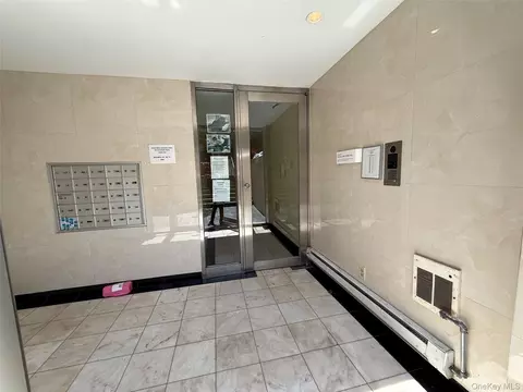 13987 35th Ave #3C, Flushing, NY 11354