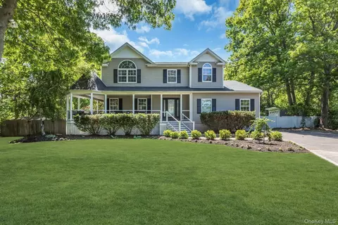 52 Elmhurst Ave, Medford, NY 11763